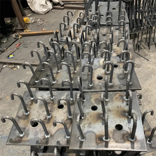 图纸中如何确定吴忠预埋件的位置？